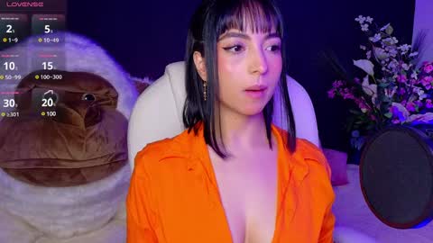 Snapshot of oliviamcneill chatting on February 5, 1:00 pm Olivia Mcneill online show from February 5, 1:00 pm