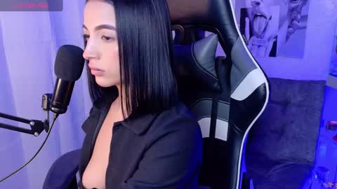 Snapshot of oliviamcneill chatting on March 7, 3:19 am Olivia Mcneill online show from March 7, 3:19 am