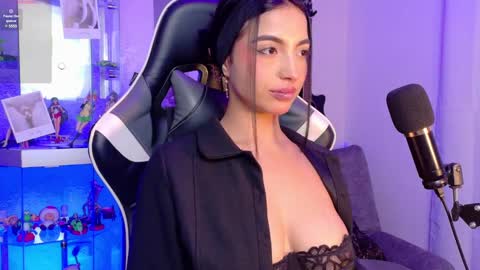 Snapshot of oliviamcneill chatting on March 7, 6:24 am Olivia Mcneill online show from March 7, 6:24 am