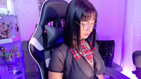 Snapshot of oliviamcneill chatting on March 12, 12:15 pm Olivia Mcneill online show from March 12, 12:15 pm