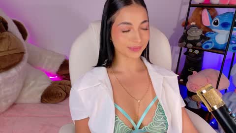 Snapshot of oliviamcneill chatting on September 15, 1:11 pm Olivia Mcneill online show from September 15, 1:11 pm