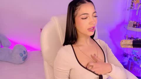 Snapshot of oliviamcneill chatting on October 17, 1:25 pm Olivia Mcneill online show from October 17, 1:25 pm