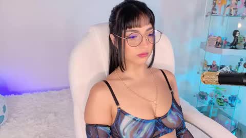 Snapshot of oliviamcneill chatting on November 16, 8:14 pm Olivia Mcneill online show from November 16, 8:14 pm