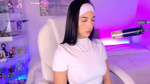 Snapshot of oliviamcneill chatting on December 4, 12:36 pm Olivia Mcneill online show from December 4, 12:36 pm