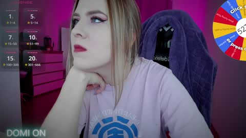 Snapshot of oliviamunk chatting on December 21, 6:52 am . online show from December 21, 6:52 am