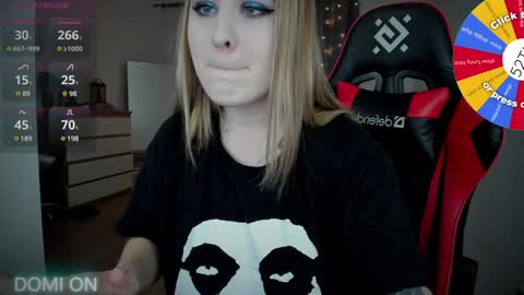 Snapshot of oliviamunk chatting on December 22, 7:22 am . online show from December 22, 7:22 am