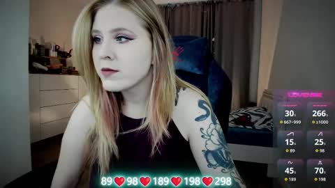 Snapshot of oliviamunk chatting on September 12, 4:12 am . online show from September 12, 4:12 am