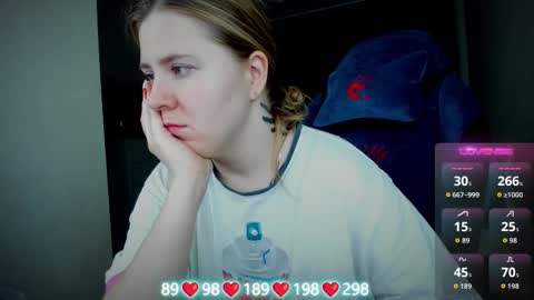 Snapshot of oliviamunk chatting on November 4, 3:38 am . online show from November 4, 3:38 am