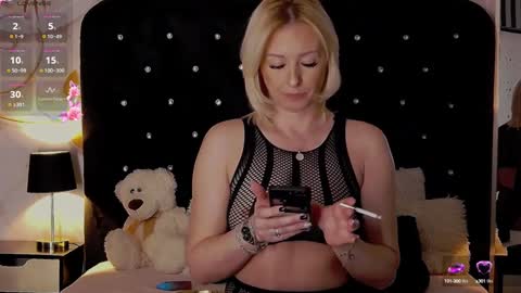 Snapshot of oliviashaw23 chatting on January 23, 7:54 am Olivia online show from January 23, 7:54 am