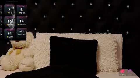 Snapshot of oliviashaw23 chatting on February 28, 5:26 am Olivia online show from February 28, 5:26 am