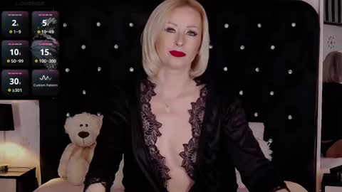 Snapshot of oliviashaw23 chatting on March 4, 11:19 am Olivia online show from March 4, 11:19 am