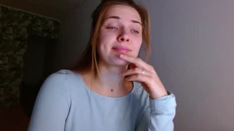 Snapshot of oliviashiny chatting on December 6, 5:20 am Olivia online show from December 6, 5:20 am