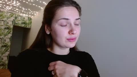 Snapshot of oliviashiny chatting on December 10, 5:28 am Olivia online show from December 10, 5:28 am