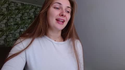 Snapshot of oliviashiny chatting on October 27, 5:22 am Olivia online show from October 27, 5:22 am