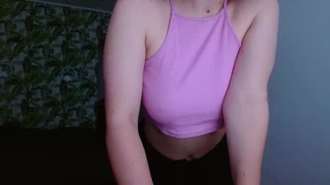 Snapshot of oliviashiny chatting on November 17, 5:24 am Olivia online show from November 17, 5:24 am