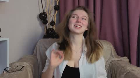 Kylie online show from November 17, 6:14 pm