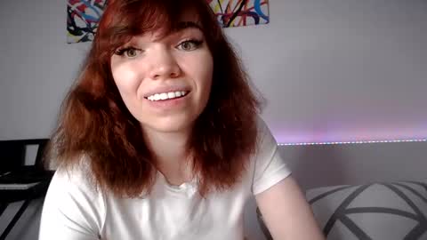 Snapshot of olivka_flower chatting on December 21, 12:31 am Angelina Lina online show from December 21, 12:31 am