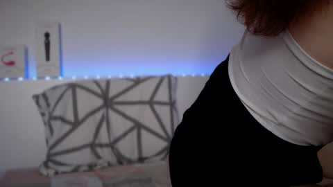 Snapshot of olivka_flower chatting on January 30, 9:58 pm Angelina Lina online show from January 30, 9:58 pm
