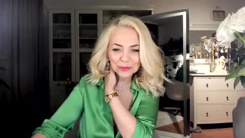 ollalla7 online show from April 12, 8:25 pm