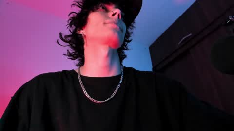 Snapshot of olliver___y chatting on December 7, 7:49 am online show from December 7, 7:49 am