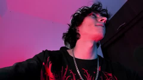 Snapshot of olliver___y chatting on December 12, 6:14 am online show from December 12, 6:14 am