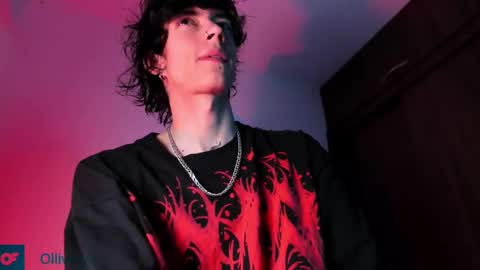 Snapshot of olliver___y chatting on February 13, 2:12 am online show from February 13, 2:12 am