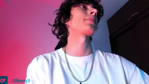 Snapshot of olliver___y chatting on February 23, 4:39 am online show from February 23, 4:39 am