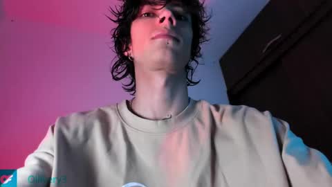 Snapshot of olliver___y chatting on February 25, 2:58 am online show from February 25, 2:58 am