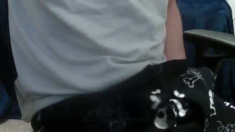 Snapshot of omegapogchamp chatting on October 27, 3:43 am omegapogchamp online show from October 27, 3:43 am