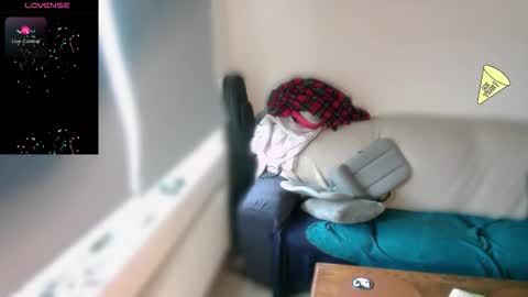 ona nisme online show from December 20, 11:17 am