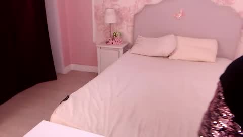 Snapshot of oneblondenicole chatting on October 3, 4:42 am Nicole online show from October 3, 4:42 am