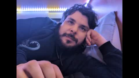 Snapshot of onecrew1 chatting on November 1, 1:35 pm onecrew1 online show from November 1, 1:35 pm