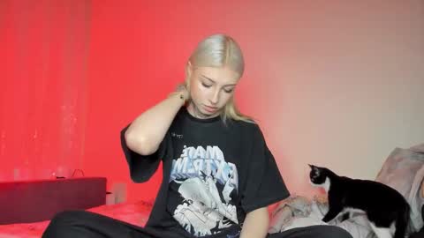 Snapshot of only_iva21 chatting on December 1, 2:00 pm Iva online show from December 1, 2:00 pm