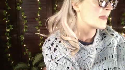 Onyx online show from December 2, 3:23 am