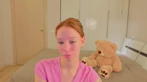 Snapshot of onlylily chatting on November 6, 3:24 pm Lily online show from November 6, 3:24 pm