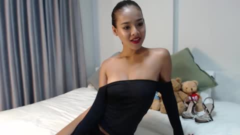 Snapshot of onlylilypeach chatting on February 24, 1:02 am Lily Peach - online show from February 24, 1:02 am