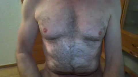 ooehot online show from April 19, 6:24 am