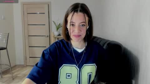 Snapshot of oops_britney chatting on October 30, 8:09 pm Britney online show from October 30, 8:09 pm