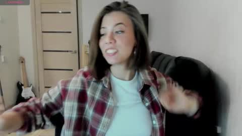 Snapshot of oops_britney chatting on November 20, 6:46 am Britney online show from November 20, 6:46 am