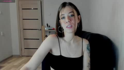 Snapshot of oops_britney chatting on December 2, 12:21 pm Britney online show from December 2, 12:21 pm