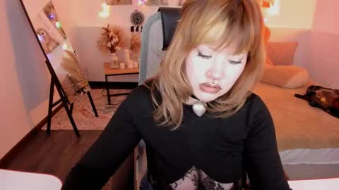 Snapshot of opalnova23 chatting on April 27, 5:00 pm Nova online show from April 27, 5:00 pm