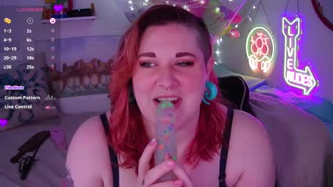 Snapshot of opalreigning chatting on February 6, 10:26 am Opal online show from February 6, 10:26 am