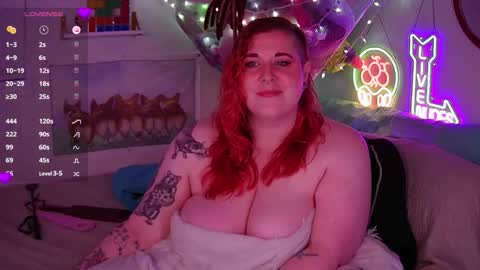 Snapshot of opalreigning chatting on October 19, 8:37 am Opal online show from October 19, 8:37 am