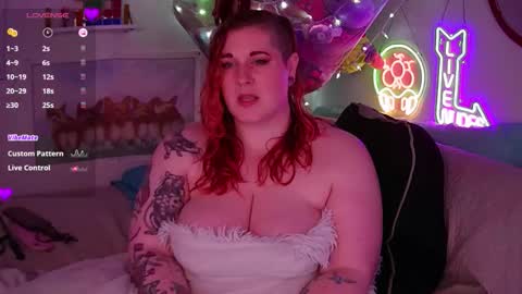 Snapshot of opalreigning chatting on October 25, 7:16 am Opal online show from October 25, 7:16 am