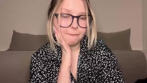 Ophelia online show from March 5, 9:33 pm