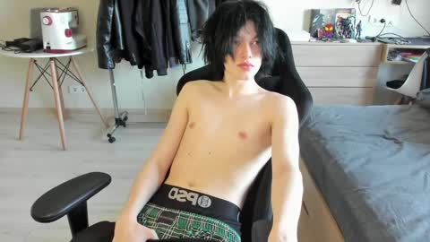 Bella and John online show from May 8, 4:12 pm