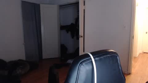 Snapshot of oregon87 chatting on December 14, 1:28 am The Oregon Lumberjack online show from December 14, 1:28 am