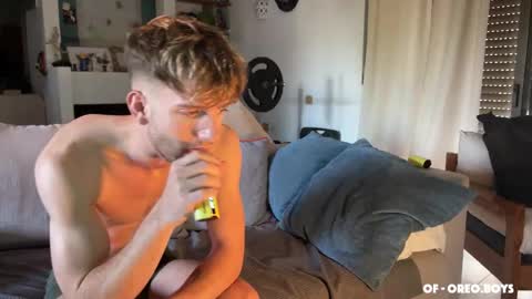 Snapshot of oreoboys chatting on October 10, 4:50 pm OreoBoys online show from October 10, 4:50 pm