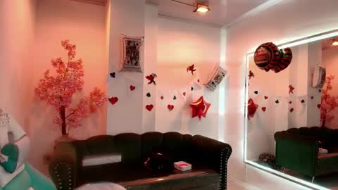 Snapshot of oriana_colby chatting on February 17, 12:01 pm Oriana online show from February 17, 12:01 pm