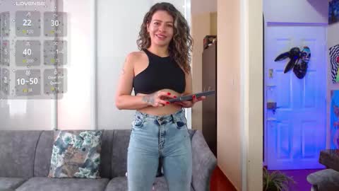 Snapshot of oriana_thomson2 chatting on January 16, 4:55 pm Oriana online show from January 16, 4:55 pm